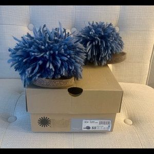 UGG AUSTRALIA BLUE CINDY SUEDE YARN FRIDGE SLIDERS/SANDALS SIZE 5.5